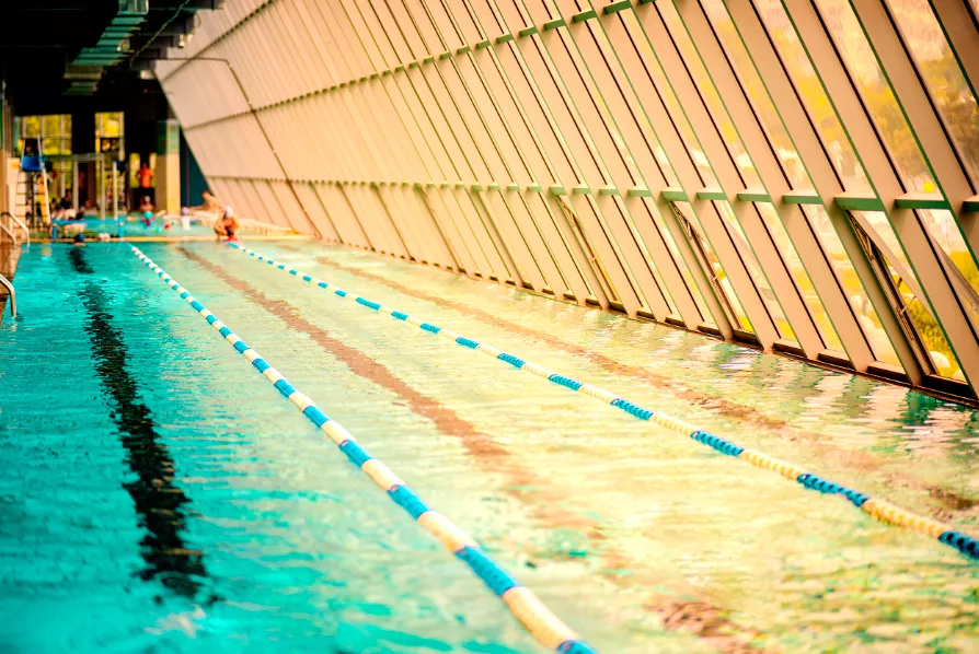 博罗成人混凝土钢结构游泳池项目